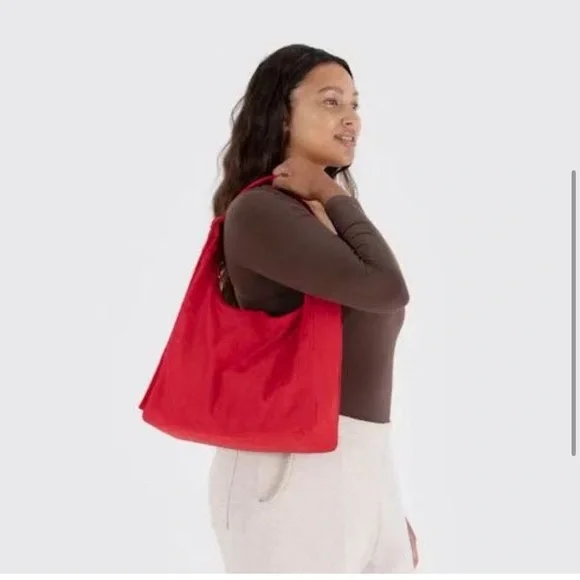 NWT Baggu Nylon Shoulder Bag - Candy Apple - Picture 4 of 6
